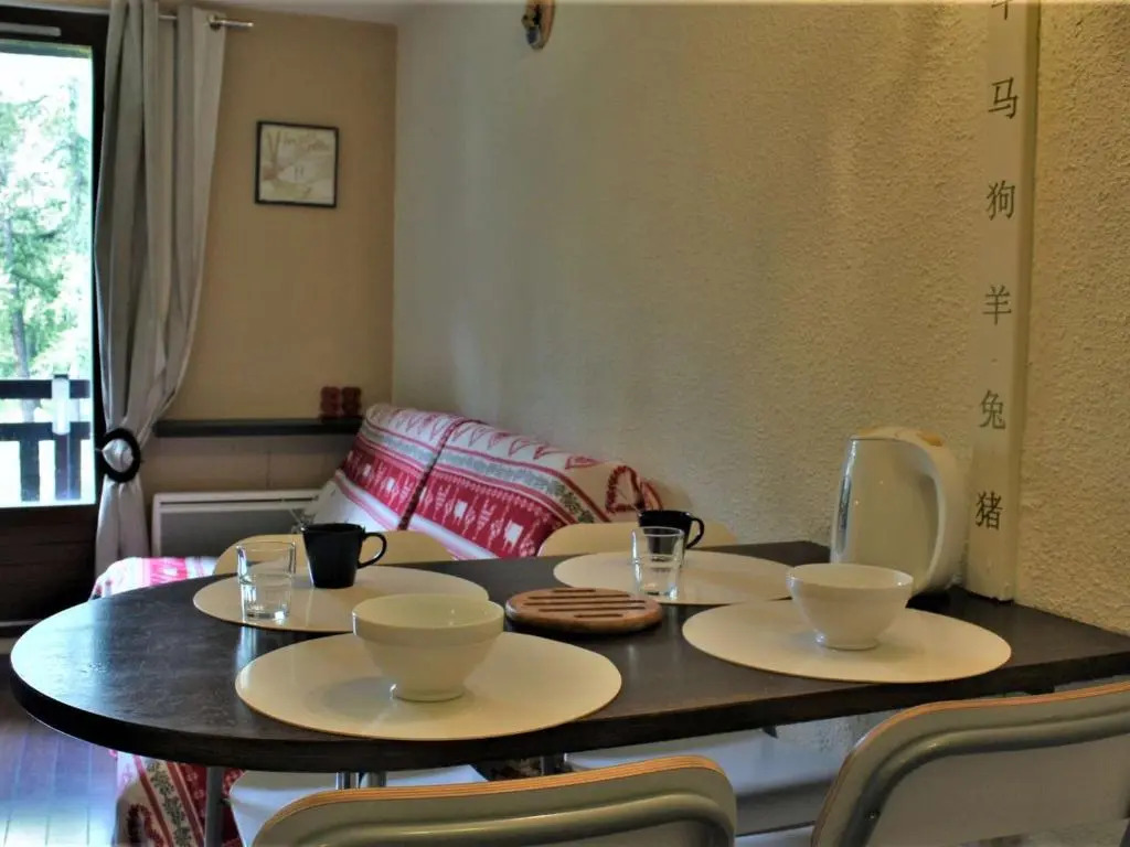 Appartement cosy 2 pièces avec balcon et accès piscine à Risoul - FR-1-330-164