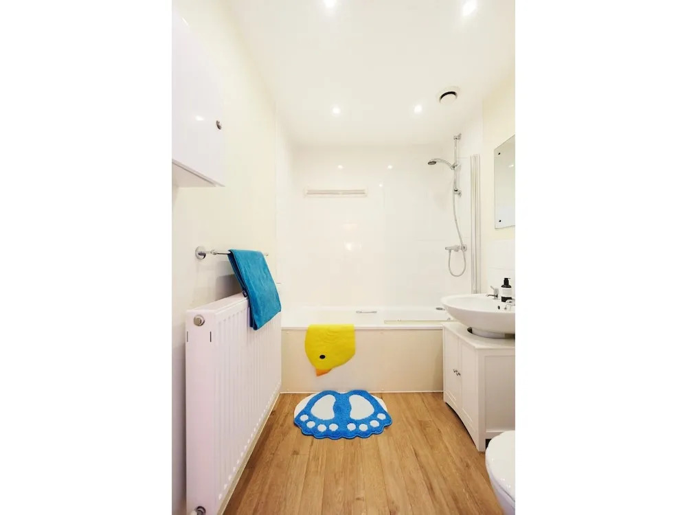 Cosy, Modern 1BR Kilburn Flat for 4