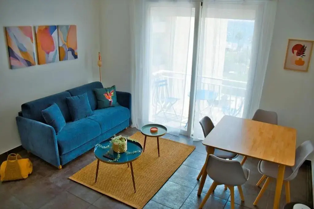 Studio terrasse vue mer à 1min de la plage et tram