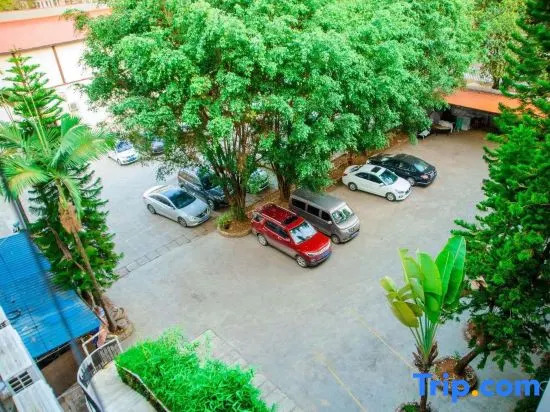 Xinhe Business Hotel