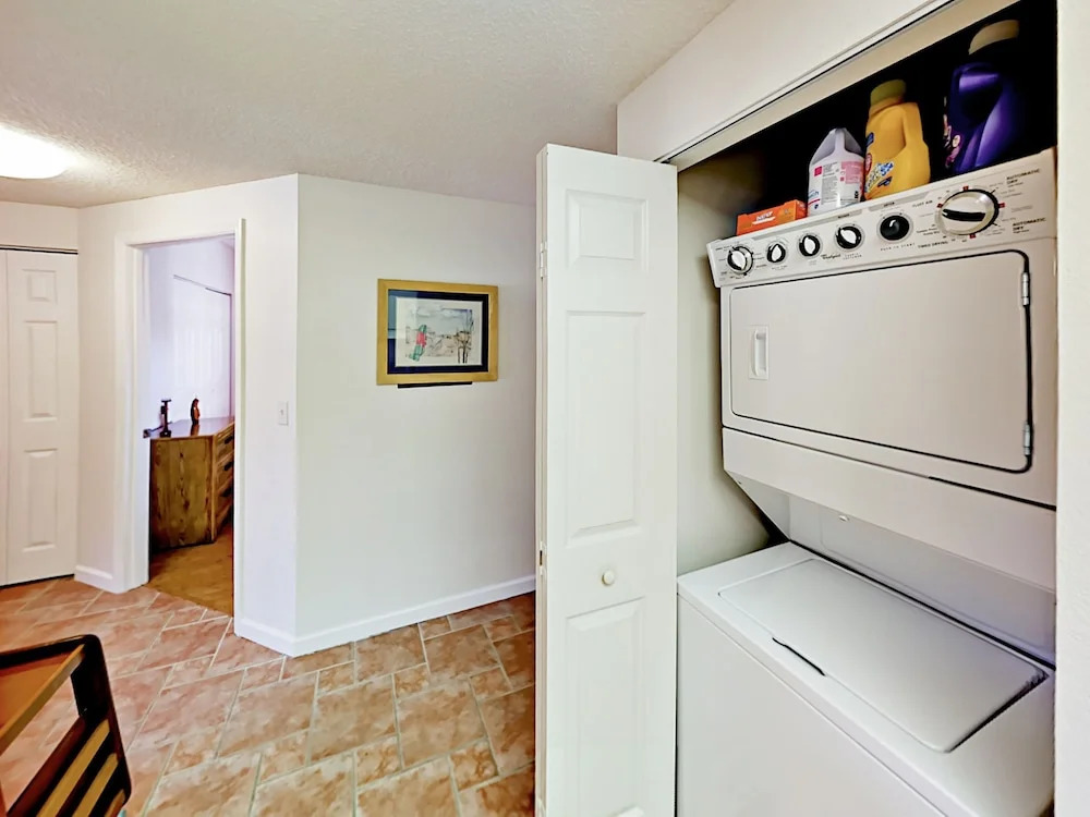 Beach-Themed #F32 - 2 Br Condo