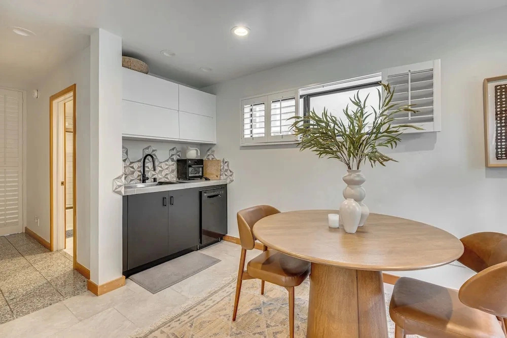 Walk to Venice Beach & More! Serene Apt w/ Patio