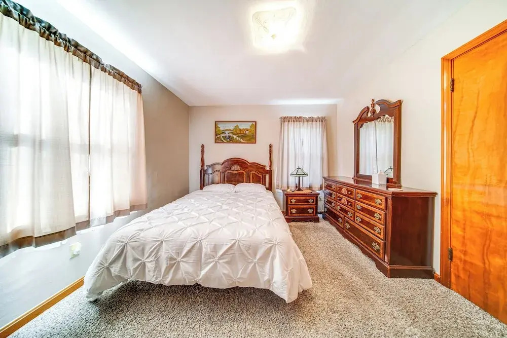 < 1 Mi to Lake Erie: Ashtabula Hideaway!