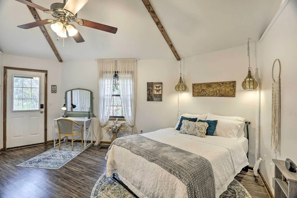 Picturesque Cottage in the Heart of Trenton