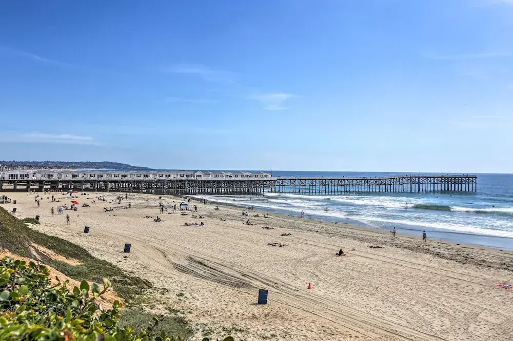 Pacific Beach Apartment: Walk to Beach & Pier!