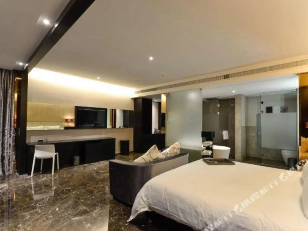 Maitao Crystal Hotel