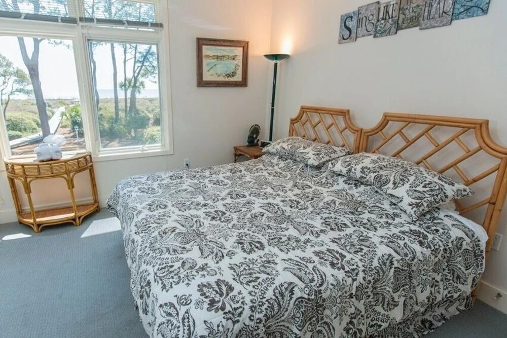 All-Suite Oceanfront Oasis W/ Pool & Hot Tub Home