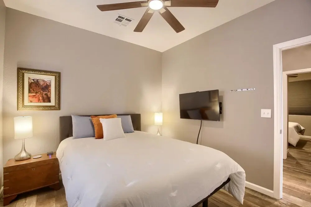 Nevada Elegance Newly Upgraded, 20 min From Strip!