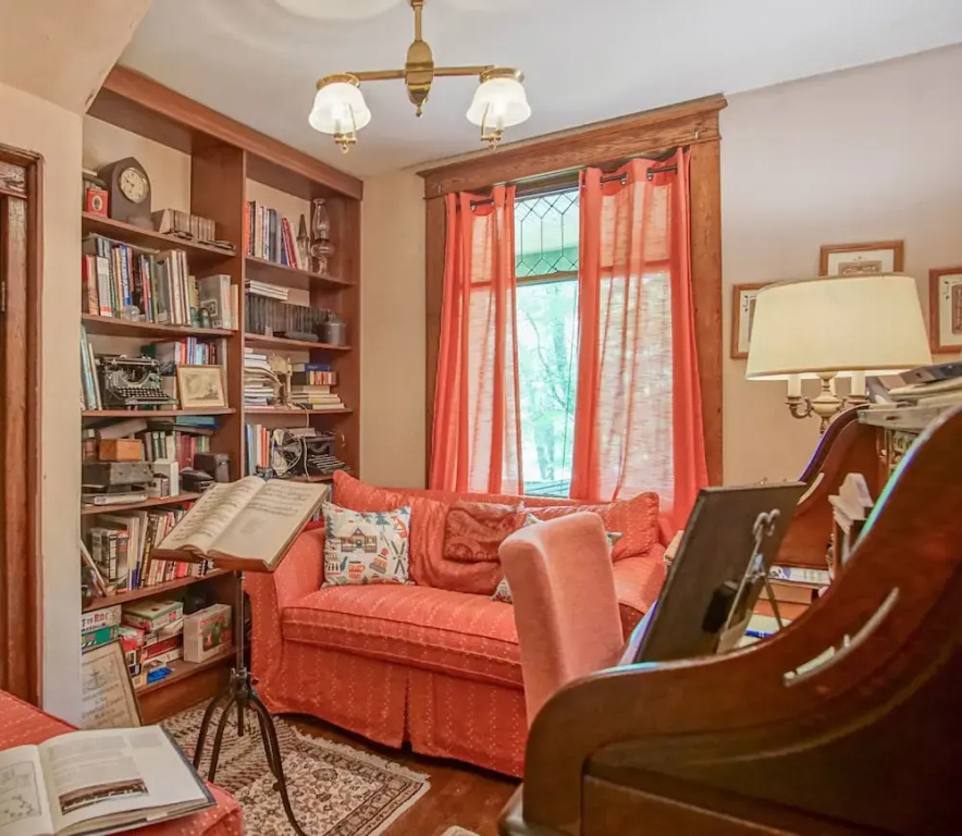5 Br: Historic Glaab House in Cass, With AC, Amazing Kitchen, Covered Porches, Historical Landmark