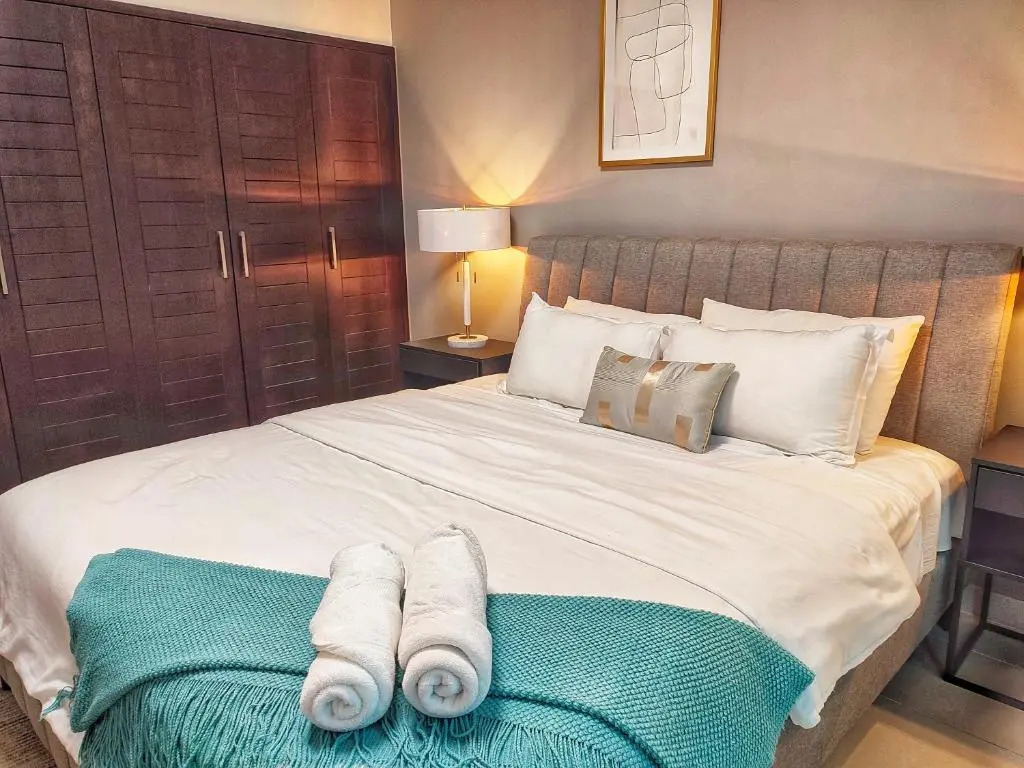 SuperHost - Fountain View Stylish Apt With Spacious Terrace