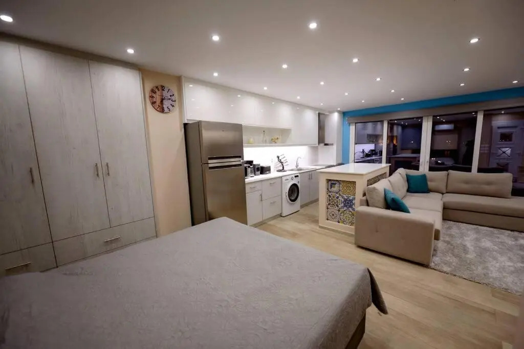 Lia's apartment