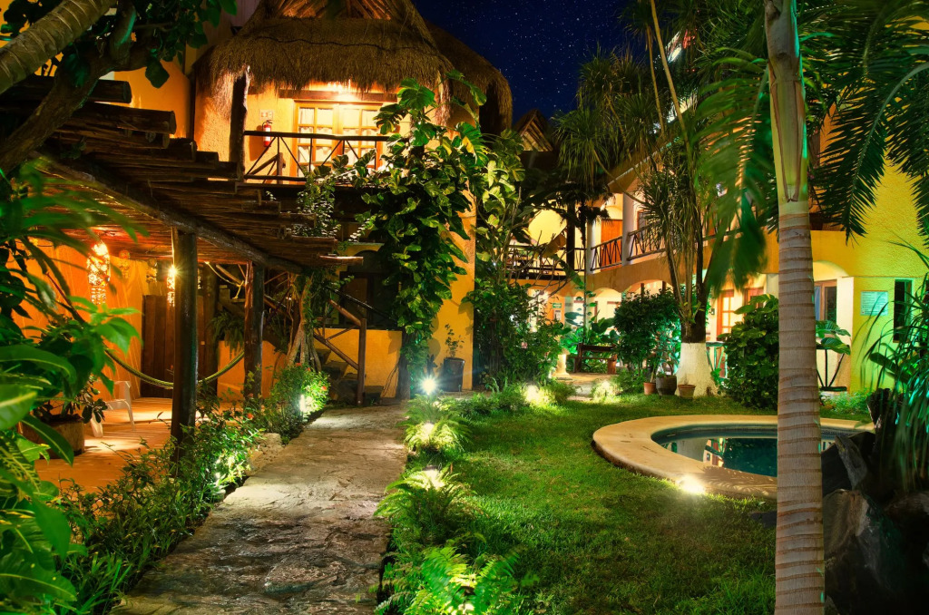 Hotel Bosque Caribe, 5th Av. zone