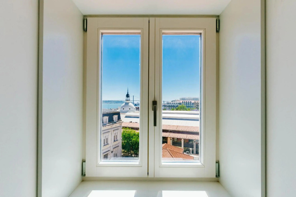 NEW Luxury 2 BDR apartment downtown!