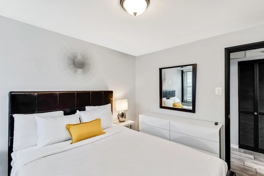 2135 Walnut Street Enjoy Sunsets at 1BR Home at Rittenhouse Square