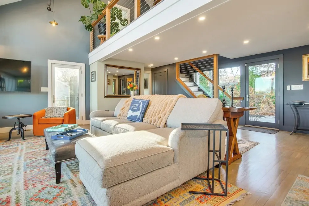 1 Mi to Ferry & Beach: Waterfront Hyannis Home!