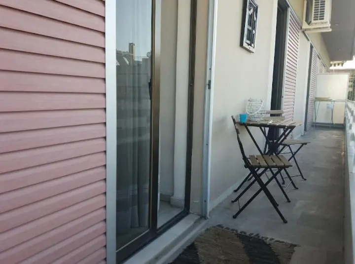 Comfortable 4th fl flat ideal for up to 8 people