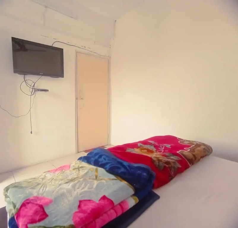 Homestay at Kashmiri Gate Metro & Old Delhi Railway Station
