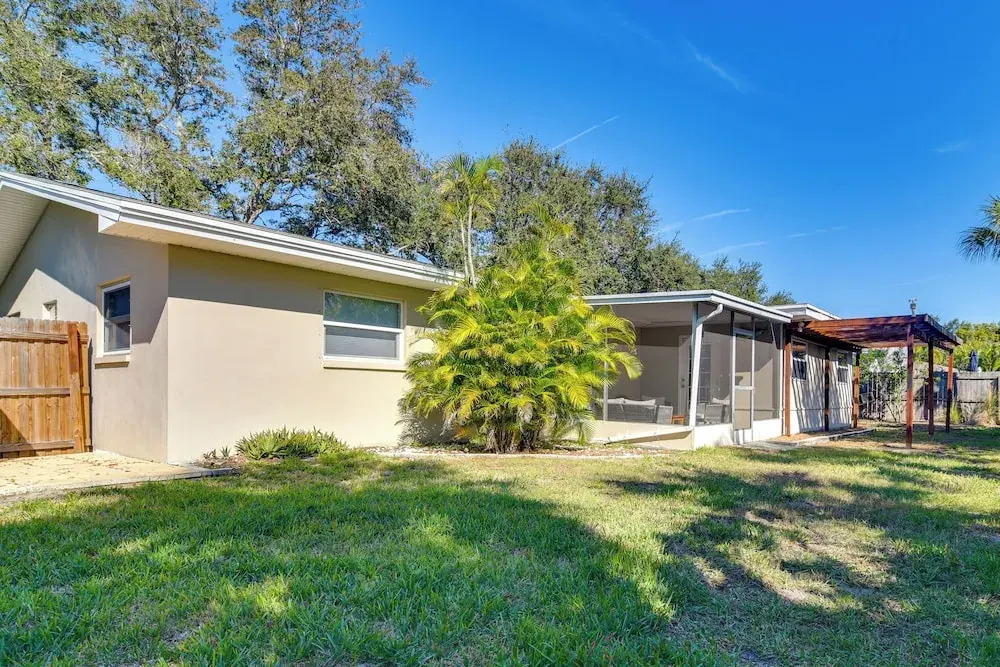 4 Mi to Indian Rocks Beach: Quiet Family Escape!
