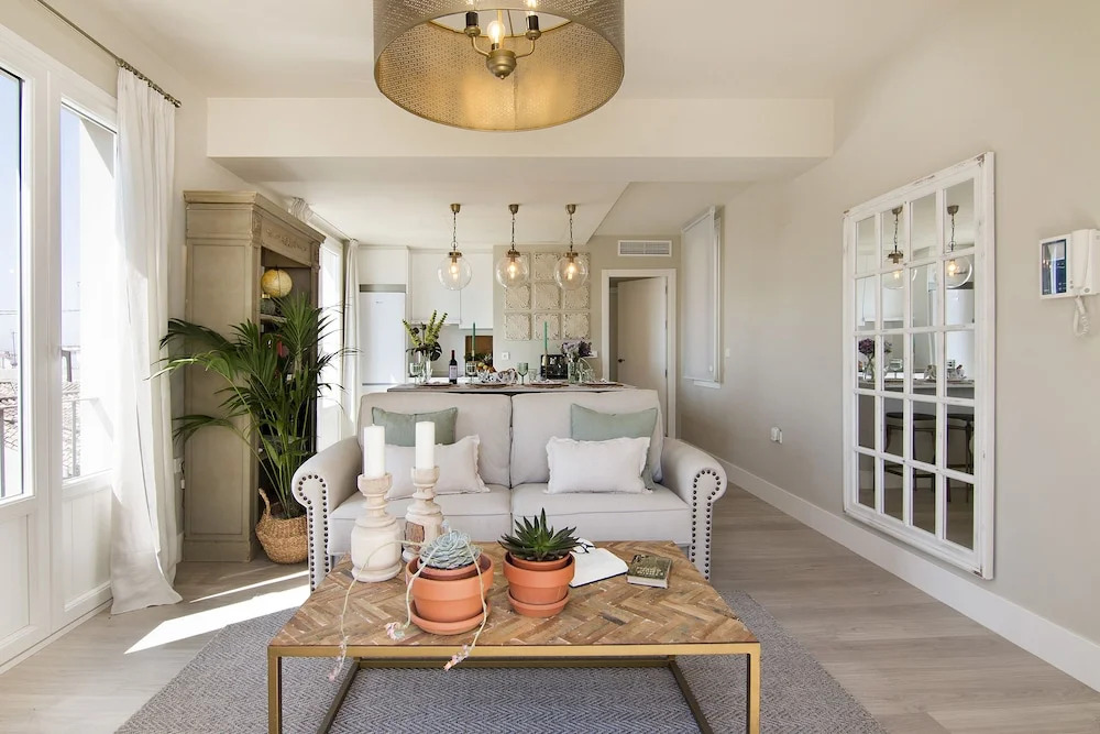 Chezmoihomes Luxury Cathedral Penthouse