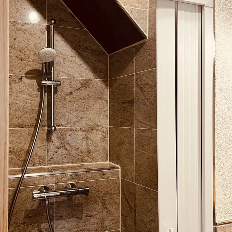 Rose Boardinghouse 24h-7d Self Check-In Automat