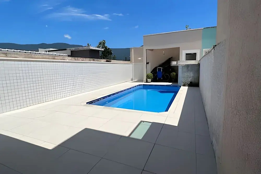 Casa com piscina em Boraceia