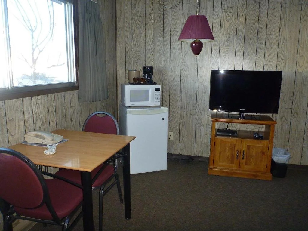 Snowshoe Inn