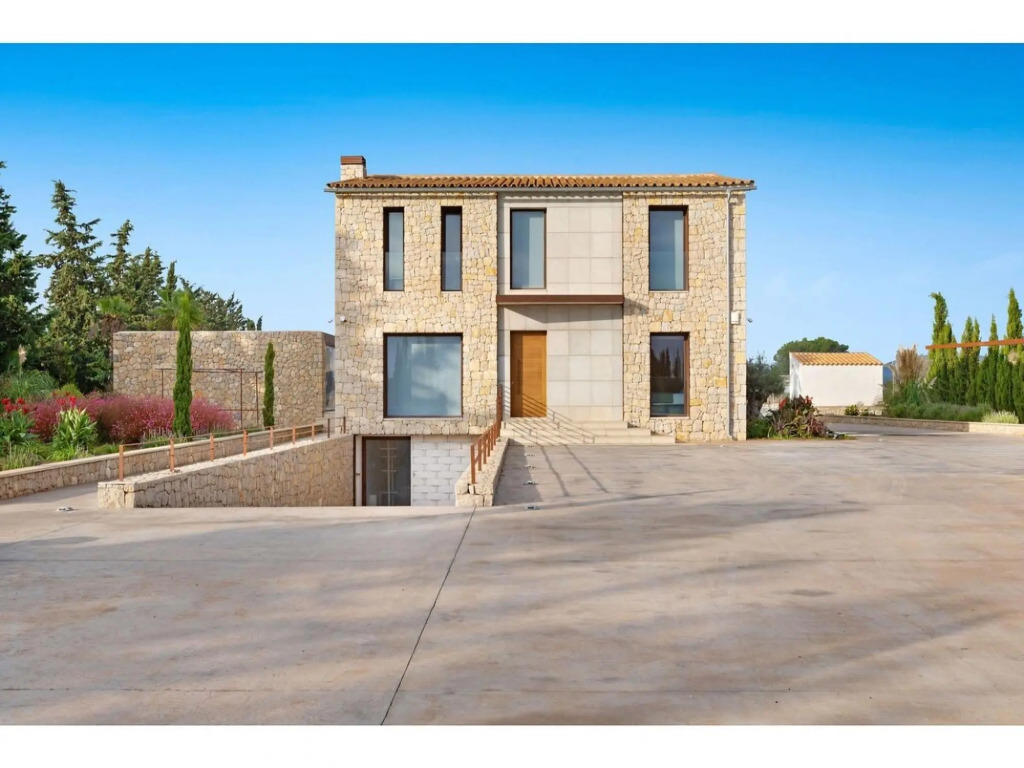 Luxurious country house with pool in Inca for 8 people