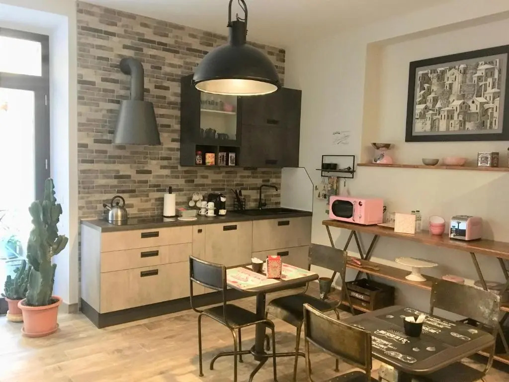 INDUSTRIAL CHIC HOUSE - Private parking