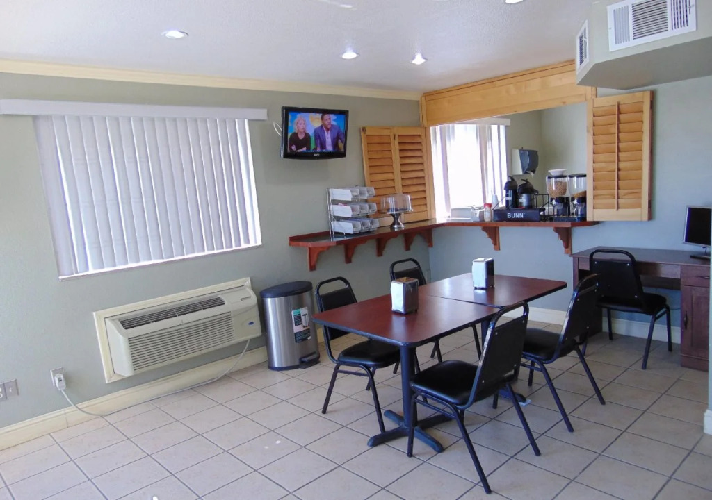 Corcoran Country Inn