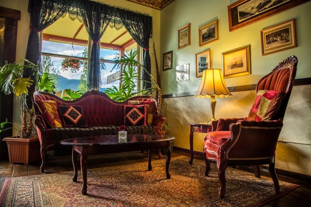 McCarthy Lodge Resort