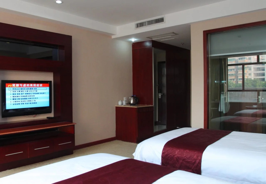 Rich Hotel