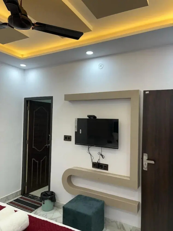 FabHotel Yatri Nivas - Nr Assi Ghat