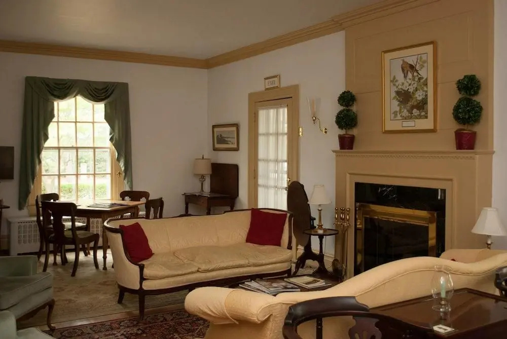 Colonial Capital Bed & Breakfast