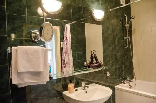 Two-Bedroom Apartment Town Hall with Free Parking
