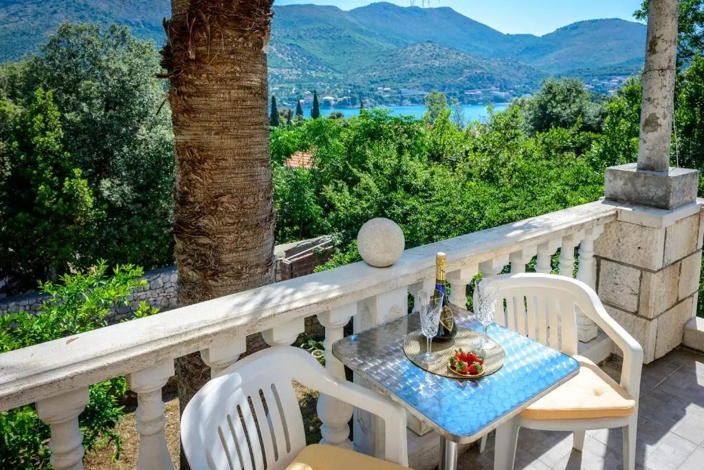 Two Palms Villa