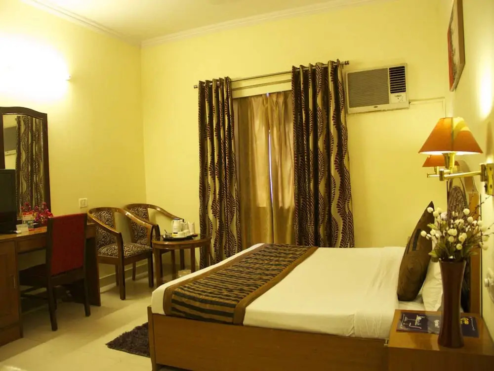OYO 495 Hotel Chaupal