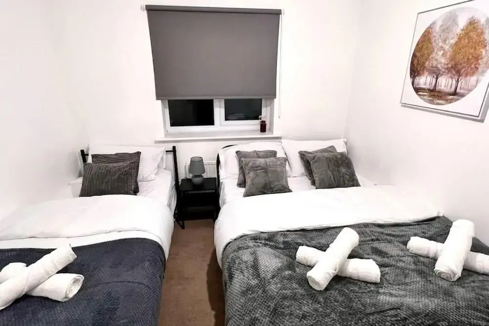 Modern 3BR House For Contractors