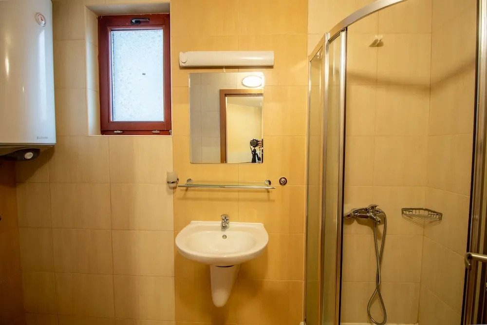 2 bedroom, 2 showeroom Villa suitable for a family skication and remote working