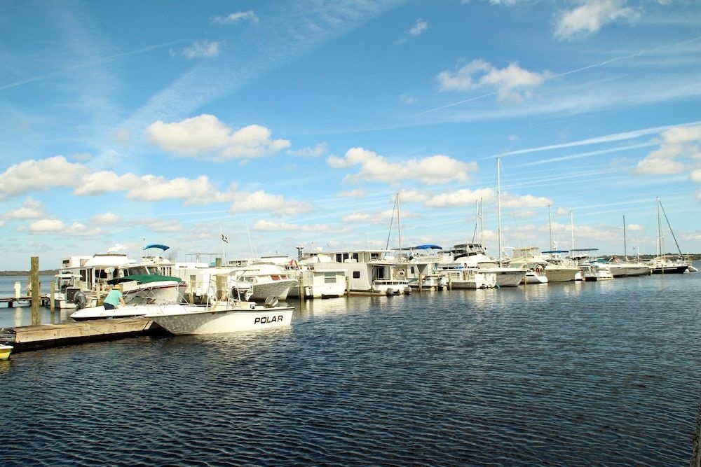 Crystal Cove Riverfront Resort