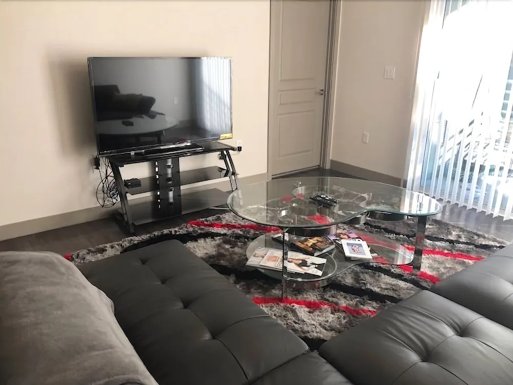 Cozy 2 Bedroom Apartment