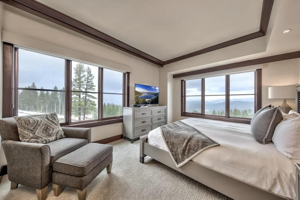 Summer Sale: Constellation S | 3 Bedroom Penthouse Condo by RedAwning
