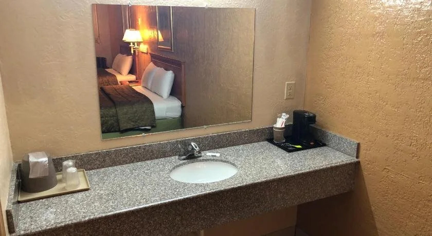 Deluxe Inn