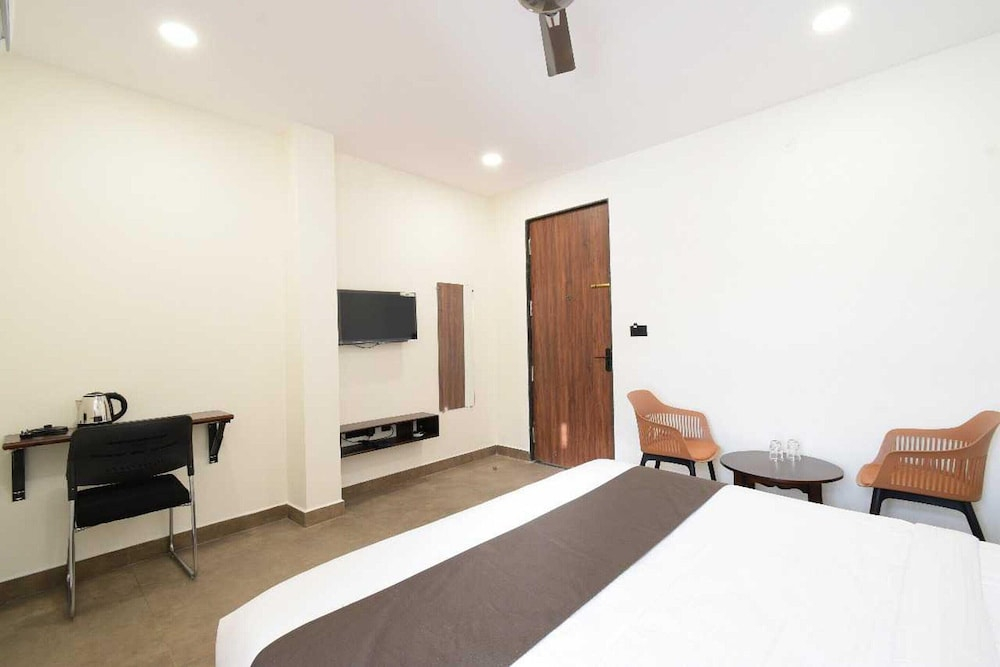 Super Townhouse Oak NFC Crossway Hyderabad