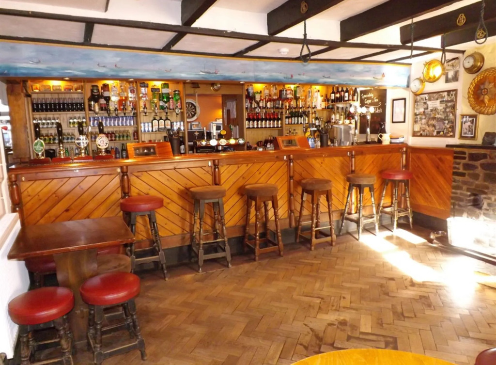 Cadgwith Cove Inn