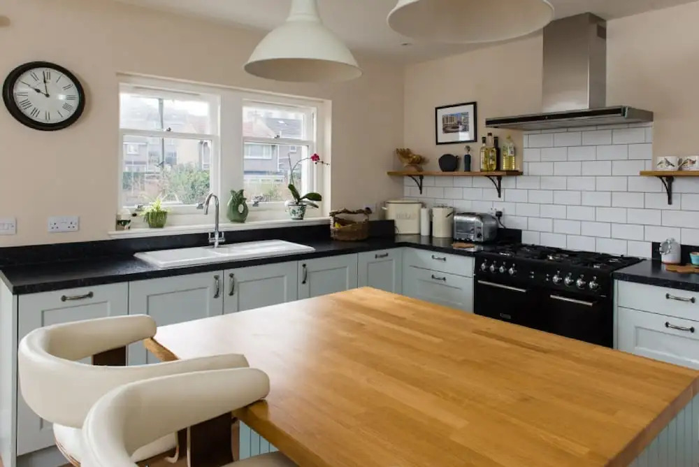 Luxury Escape with Garden and Parking