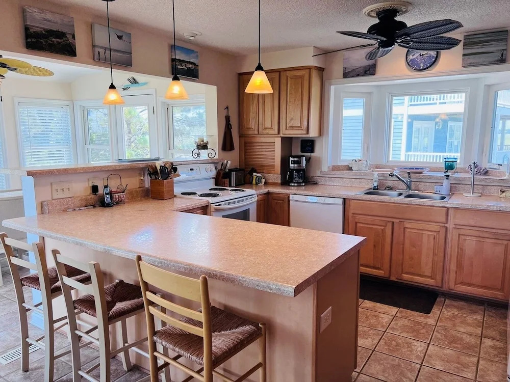 Fore Shore West- 4 Bedroom Home by RedAwning