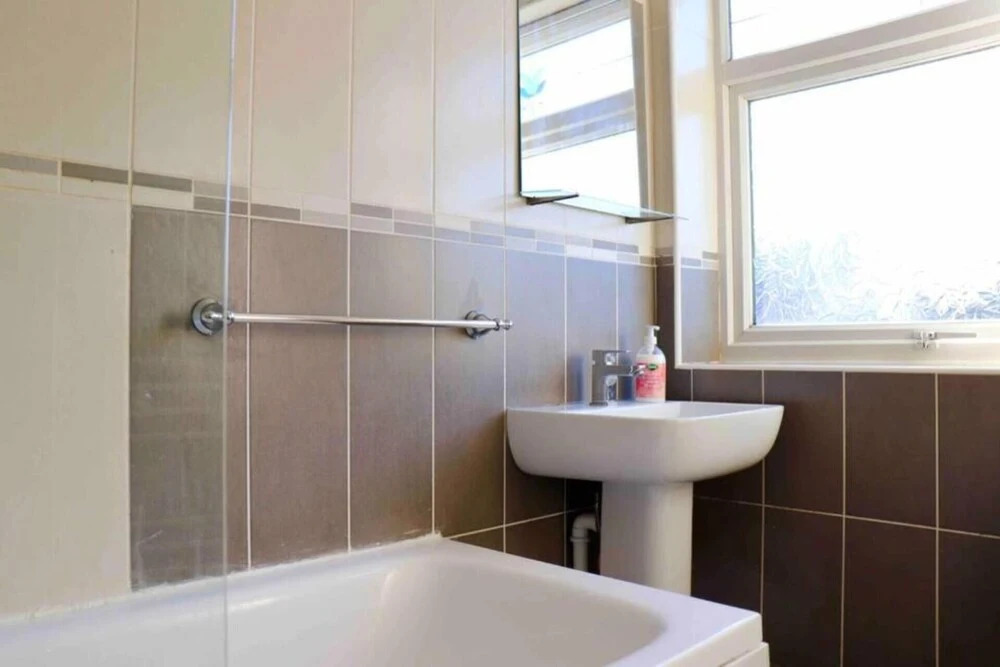 Cheerful 2 bedroom residential home