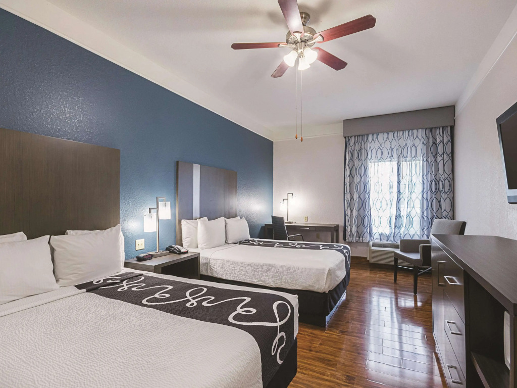 La Quinta Inn & Suites by Wyndham Kingwood Houston IAH Airpt