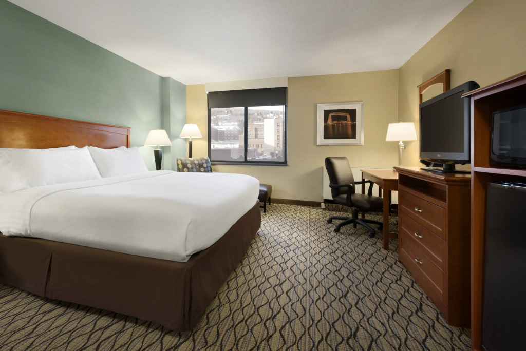 Holiday Inn & Suites Duluth-Downtown by IHG