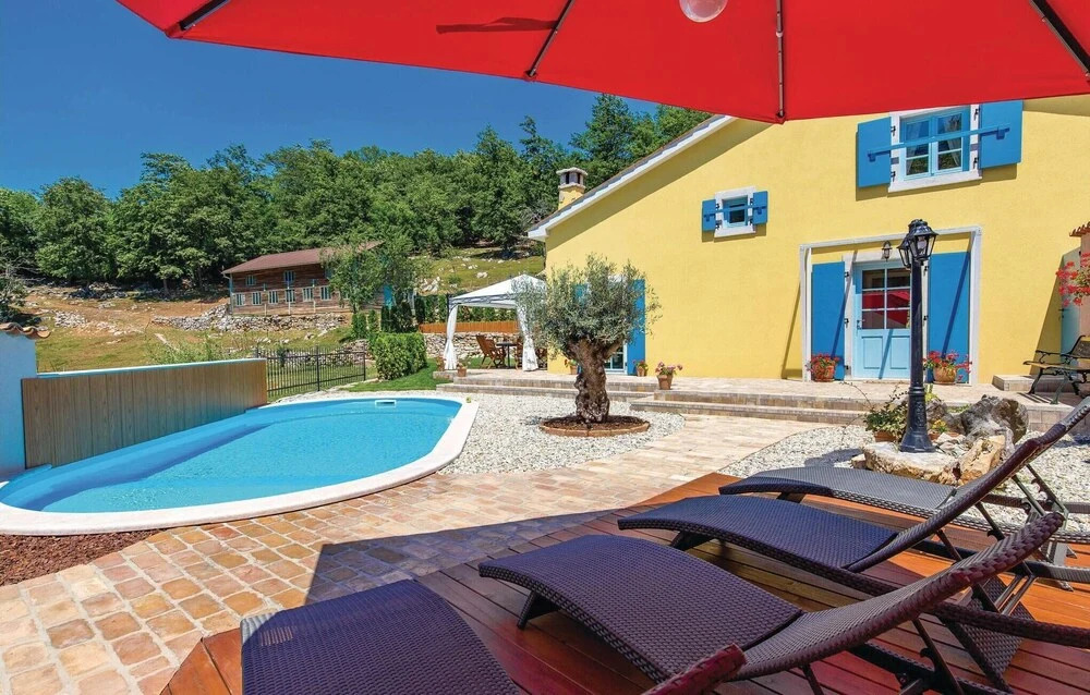 Stunning Home in Jurdani With Wifi and 2 Bedrooms
